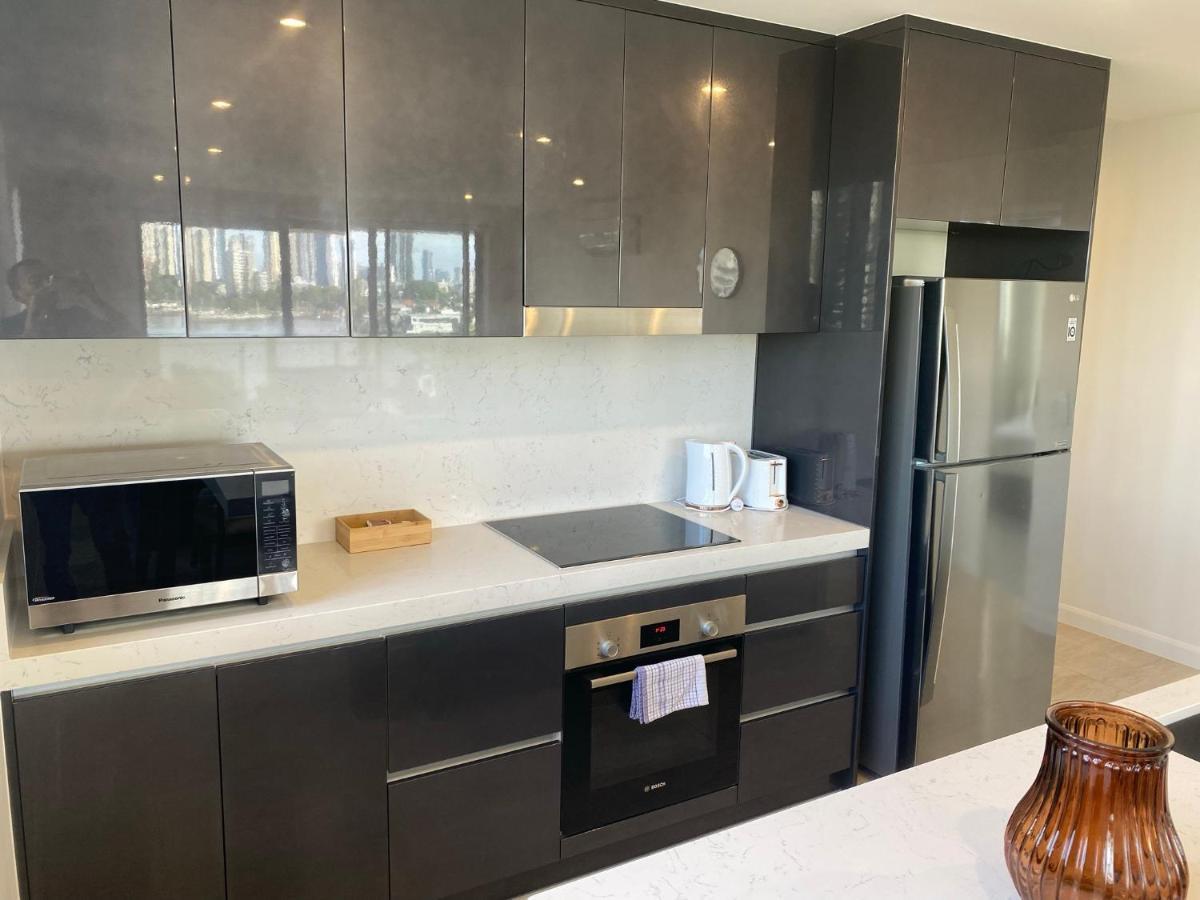 Serenity Surfers Paradise Gold Coast Bagian luar foto