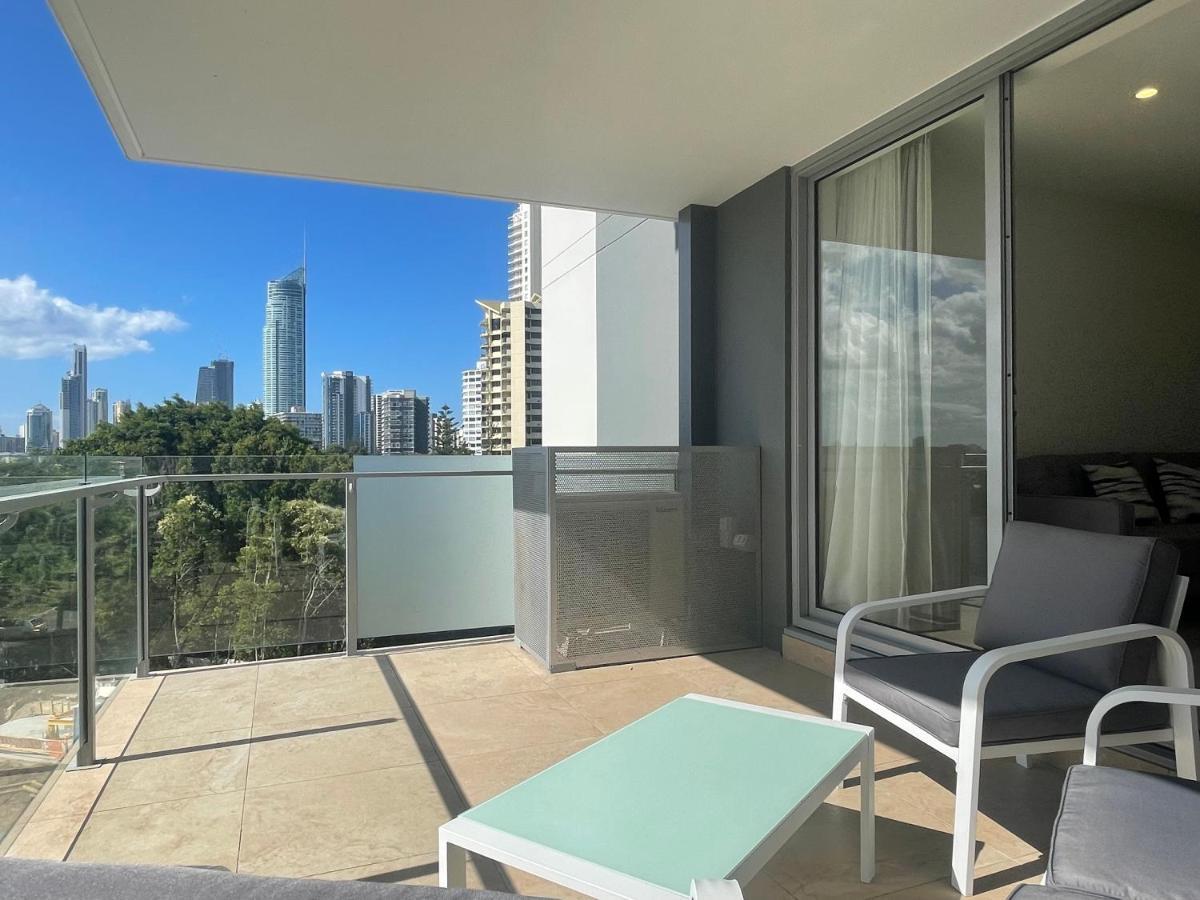 Serenity Surfers Paradise Gold Coast Bagian luar foto