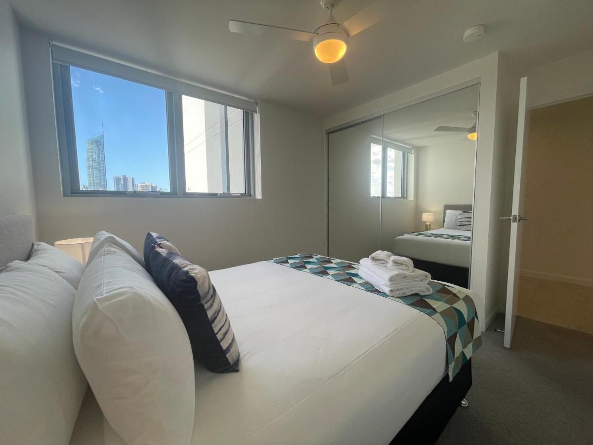 Serenity Surfers Paradise Gold Coast Bagian luar foto
